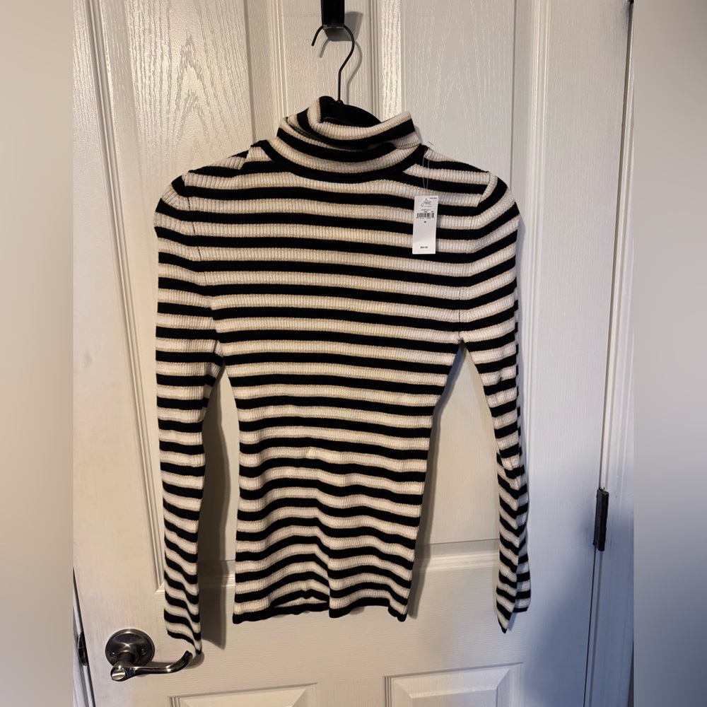 Gap cream:black/gold rib knit turtleneck, size Medium, new with tag